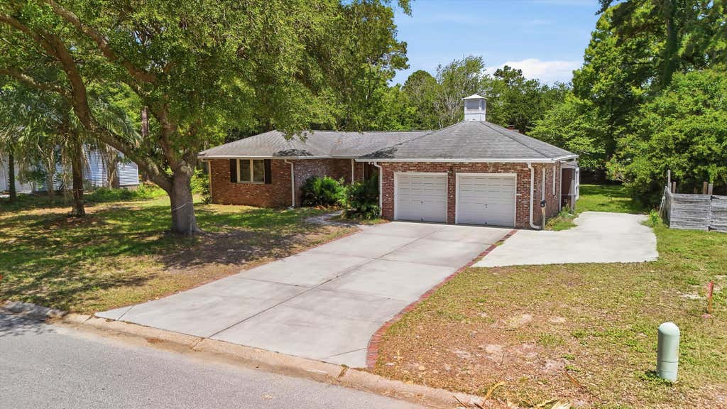 Photo of 686 Pelzer Drive, Mount Pleasant, SC 29464 (MLS # 26017737)