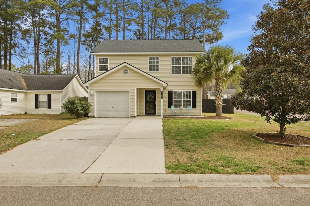 Photo of 100 Bainsbury Lane, Summerville, SC 29483 (MLS # 26000734)
