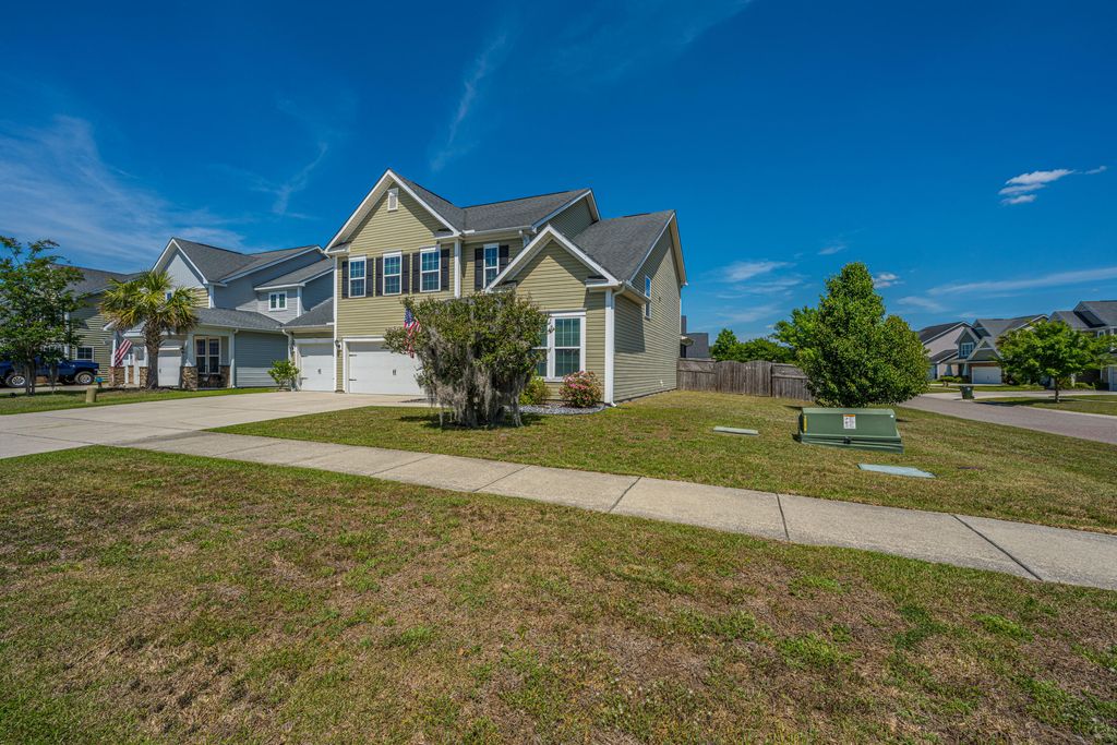 Photo of 403 Spectrum Road, Summerville, SC 29486 (MLS # 26010678)