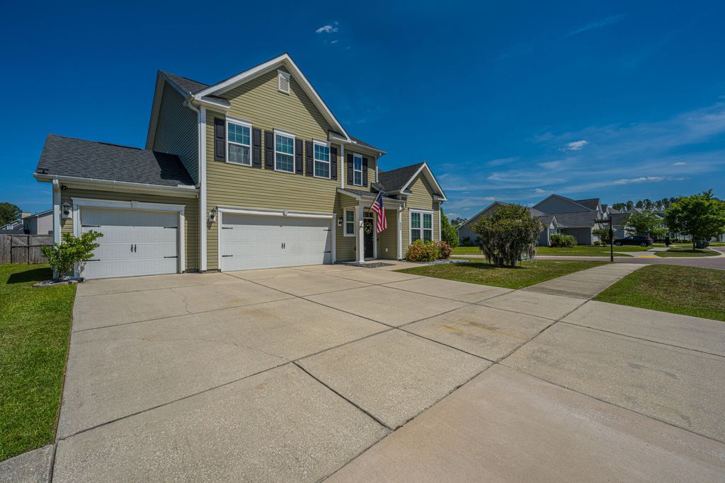 Photo of 403 Spectrum Road, Summerville, SC 29486 (MLS # 26010678)