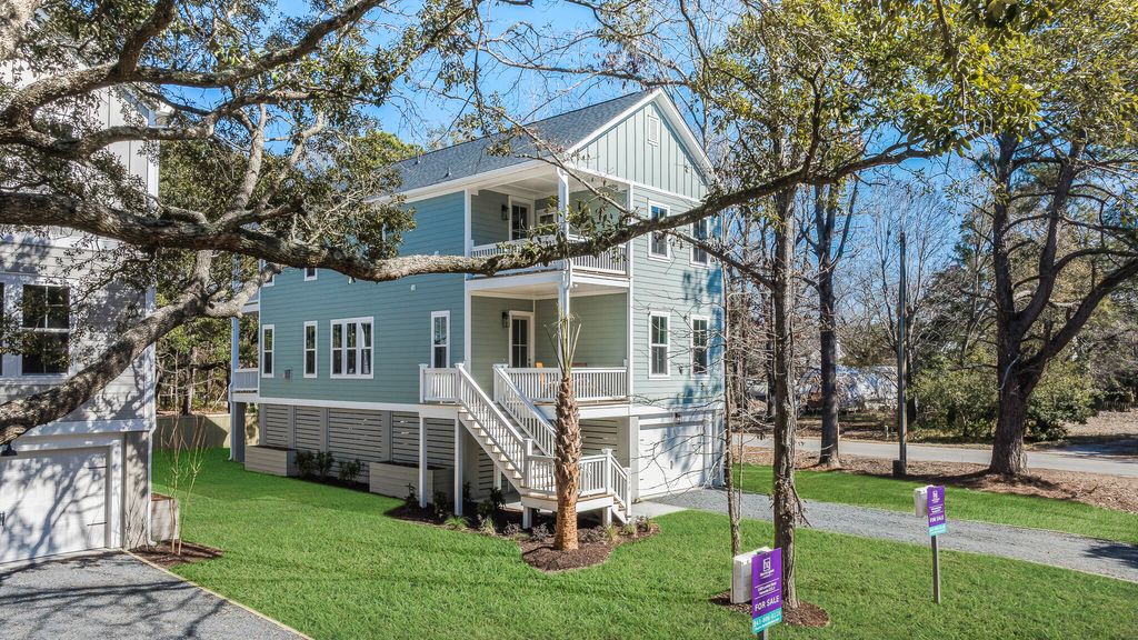 Photo of 1370 Lucinda Street, Mount Pleasant, SC 29466 (MLS # 25032630)