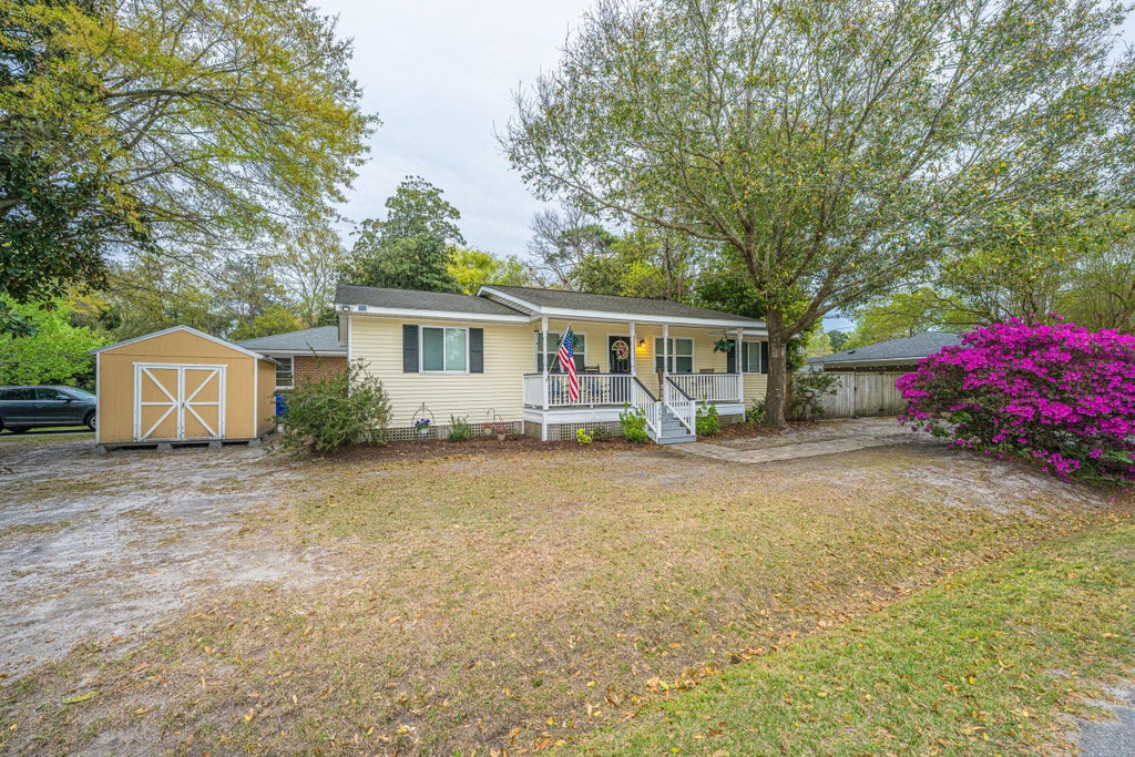 Photo of 1240 Camellia Road, Charleston, SC 29407 (MLS # 26025832)