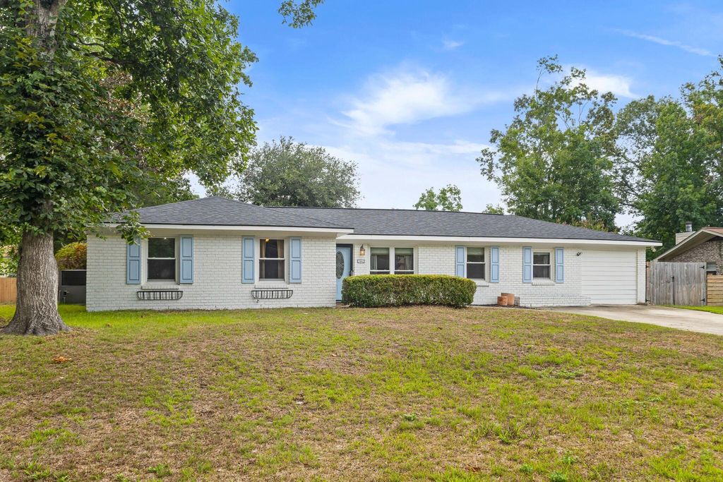 Photo of 2482 Flamingo Drive, Charleston, SC 29414 (MLS # 26020517)