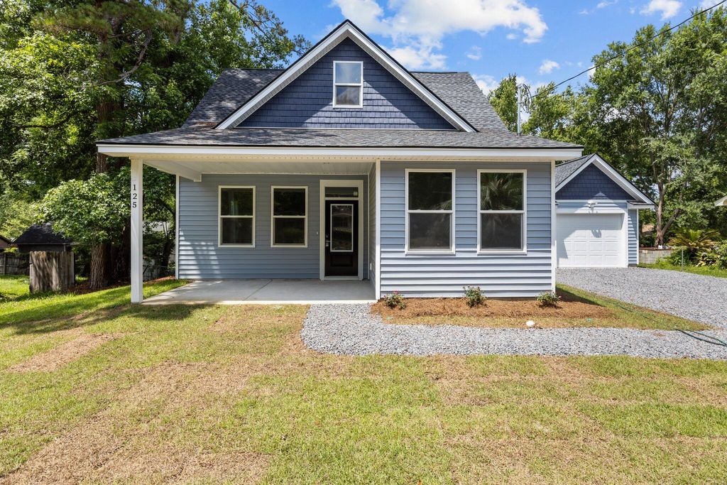 Photo of 125 Ridge Road, Summerville, SC 29485 (MLS # 25020097)