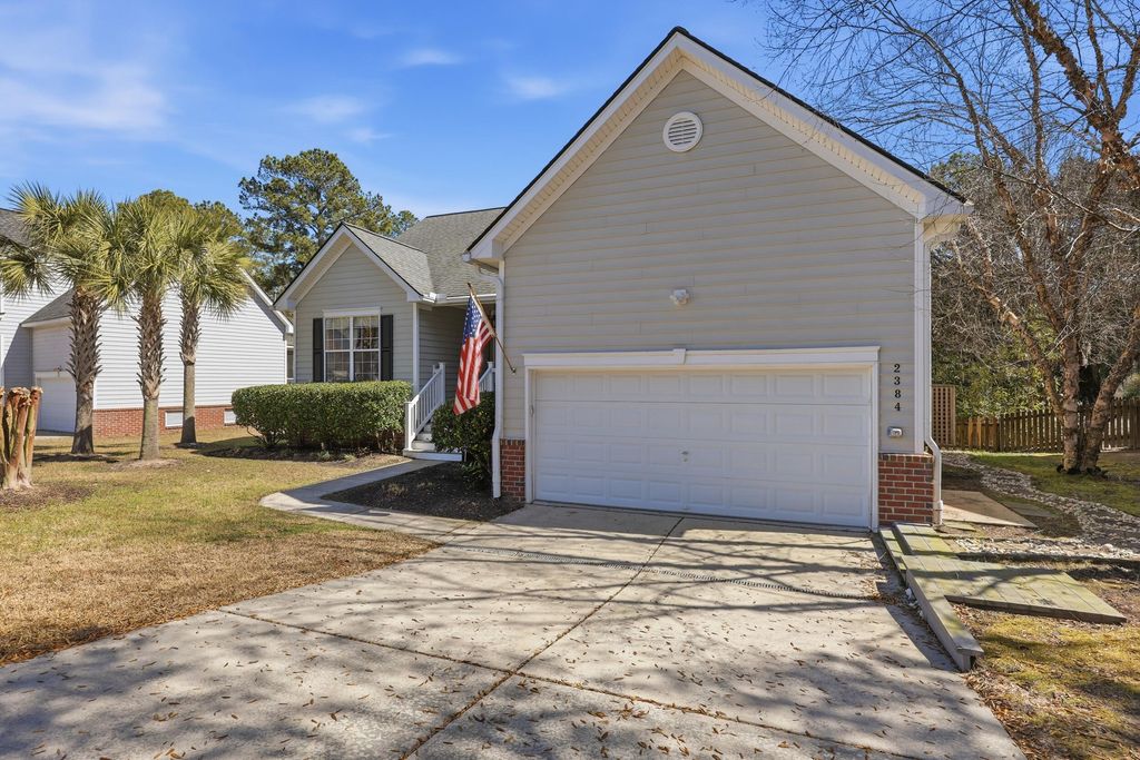 Photo of 2384 Bergeron Way, Mount Pleasant, SC 29466 (MLS # 26005870)