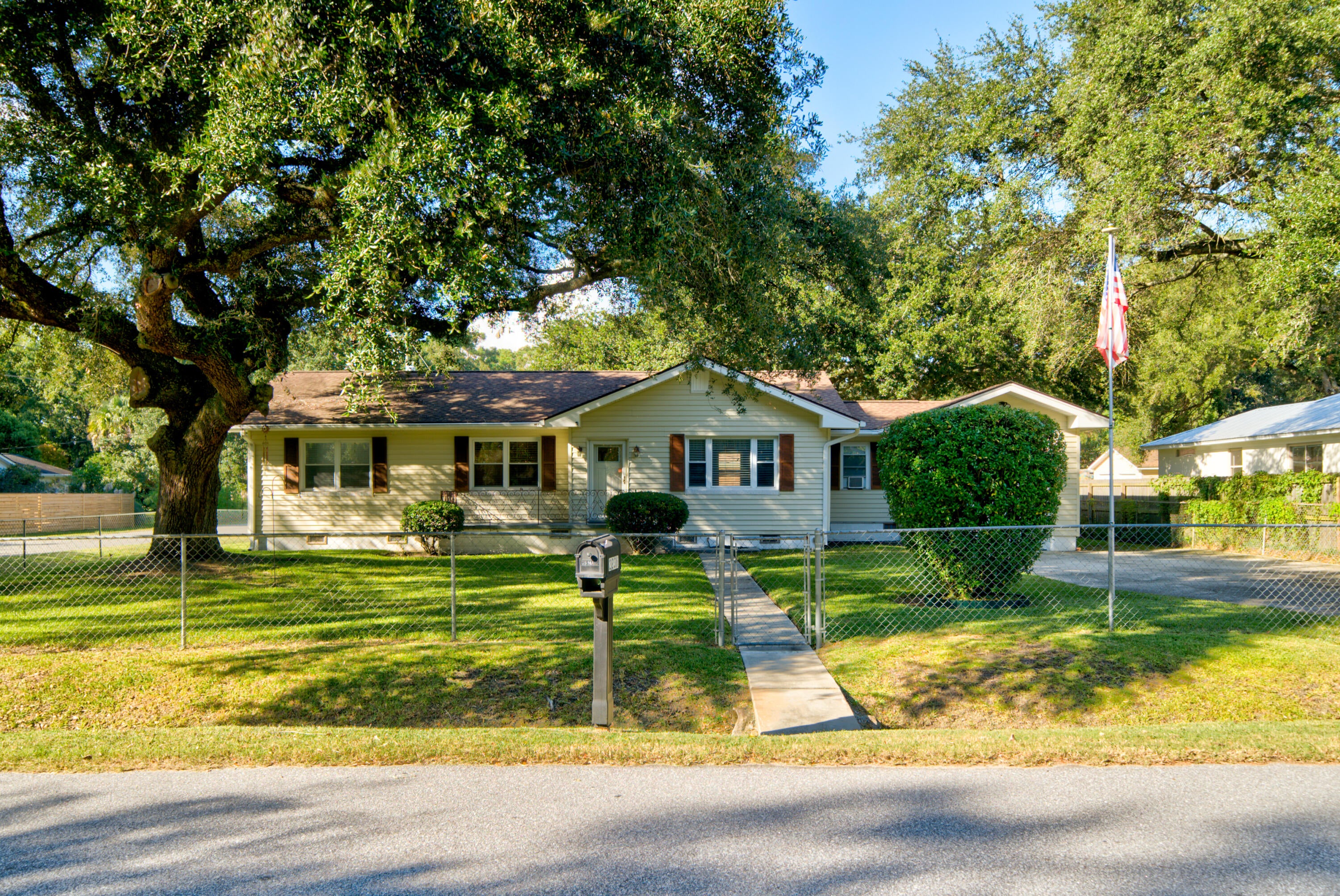 2236 Woodland Shores Road
