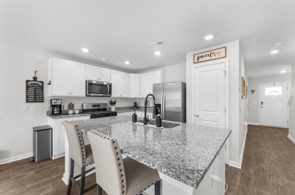 Photo of 950 Long Bluff Road, Summerville, SC 29486 (MLS # 26024433)