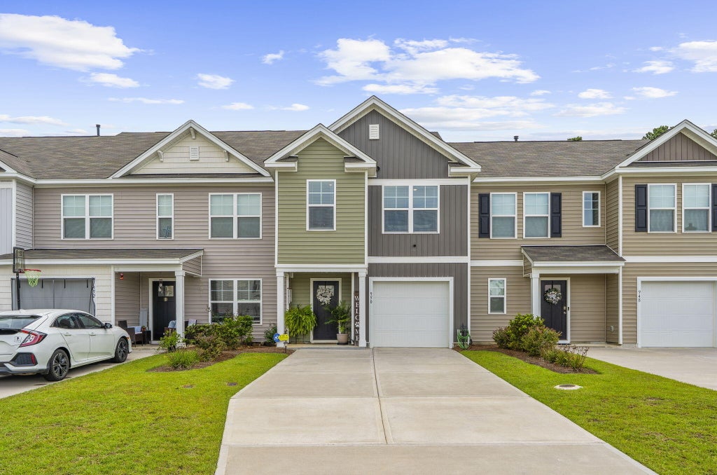 Photo of 950 Long Bluff Road, Summerville, SC 29486 (MLS # 26024433)