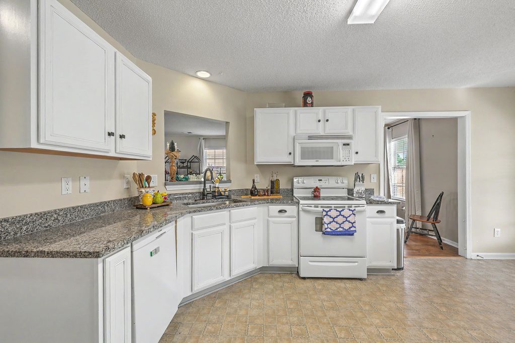 Photo of 300 Dunning Road, Summerville, SC 29486 (MLS # 26014946)
