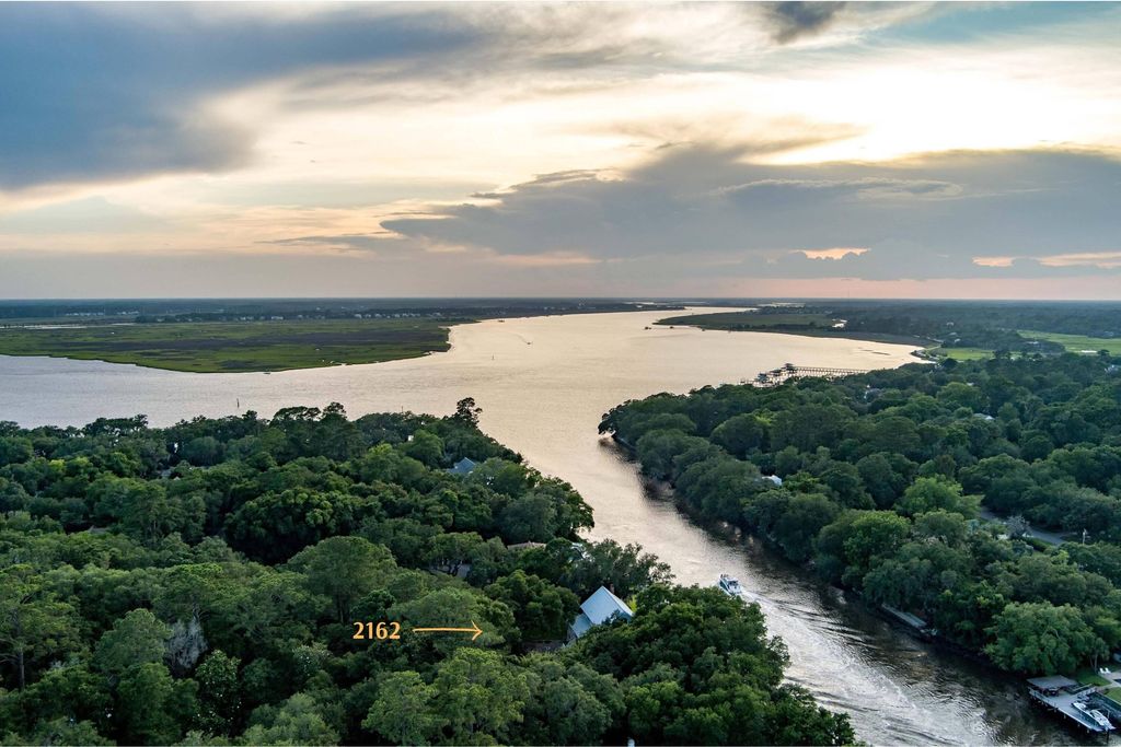 Photo of 2162 Wappoo Hall Road, Charleston, SC 29412 (MLS # 26009641)