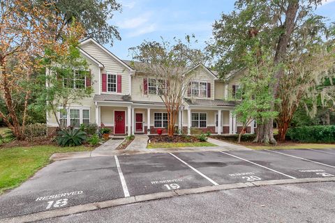 Photo of 304 Chinquapin Drive, Summerville, SC 29485 (MLS # 25029364)