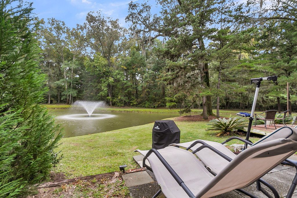 Photo of 304 Chinquapin Drive, Summerville, SC 29485 (MLS # 25029364)