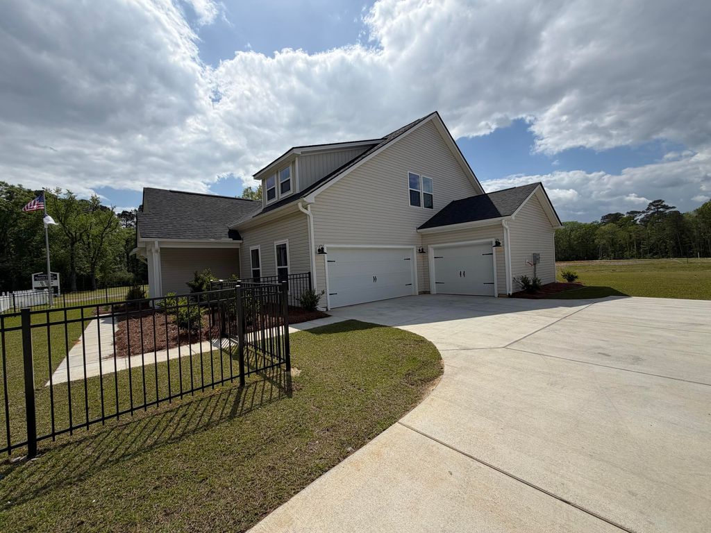 Photo of 1968 Central Avenue, Summerville, SC 29483 (MLS # 26011956)