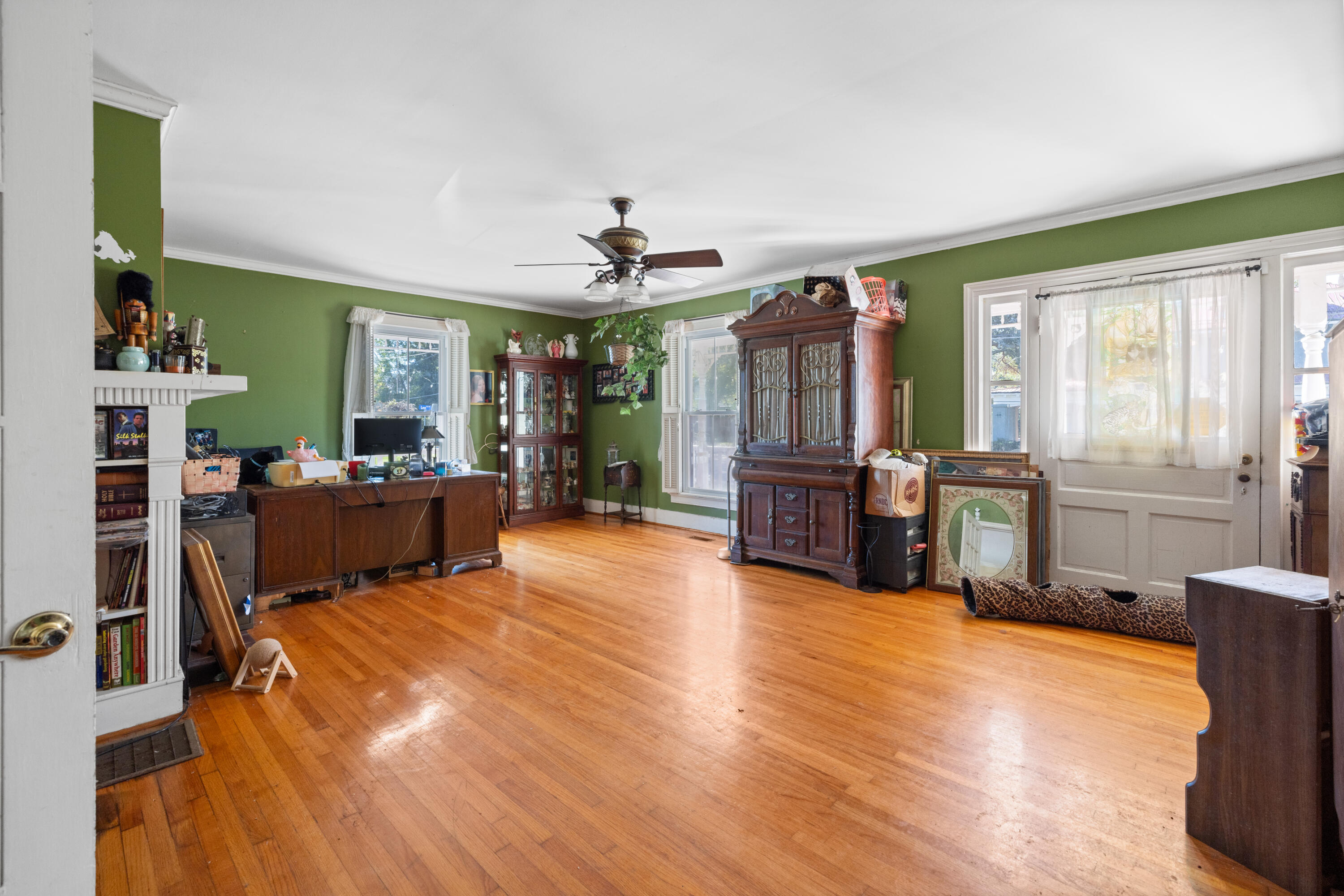 894 W 7th Street