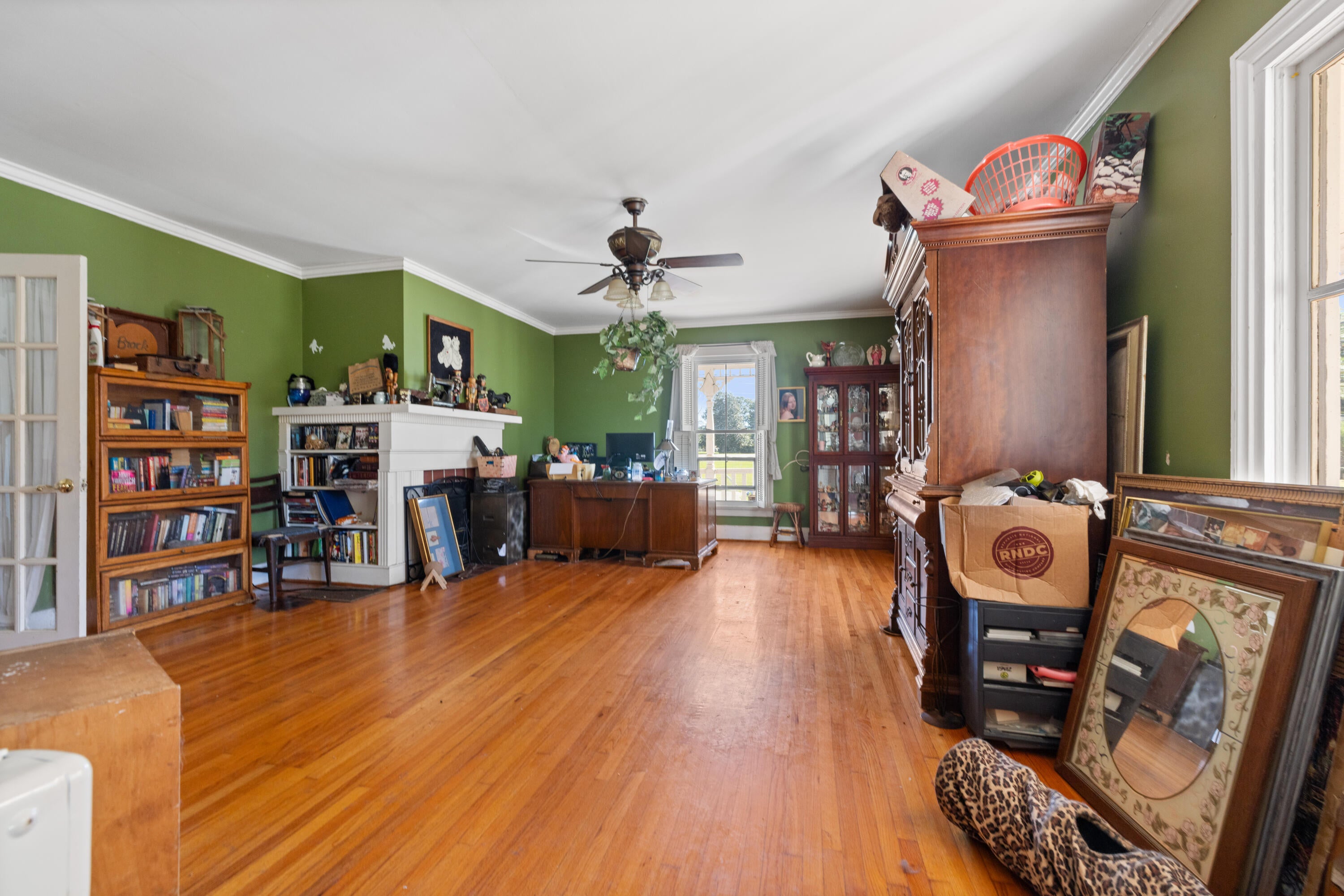 894 W 7th Street