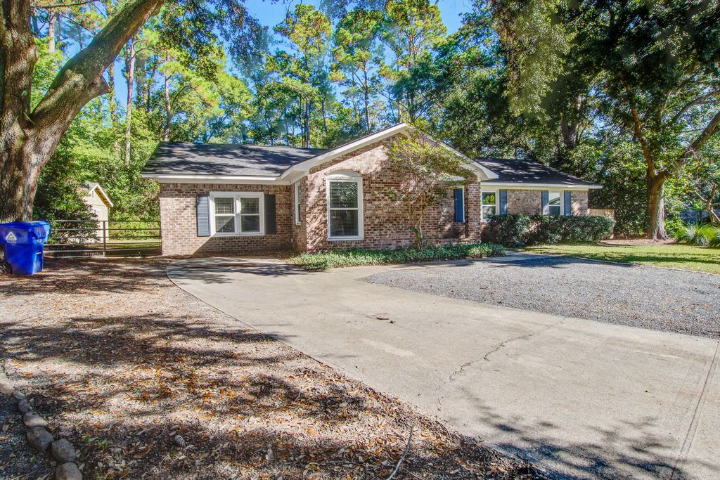 Photo of 1138 Lee Shore Lane, Mount Pleasant, SC 29464 (MLS # 25028367)