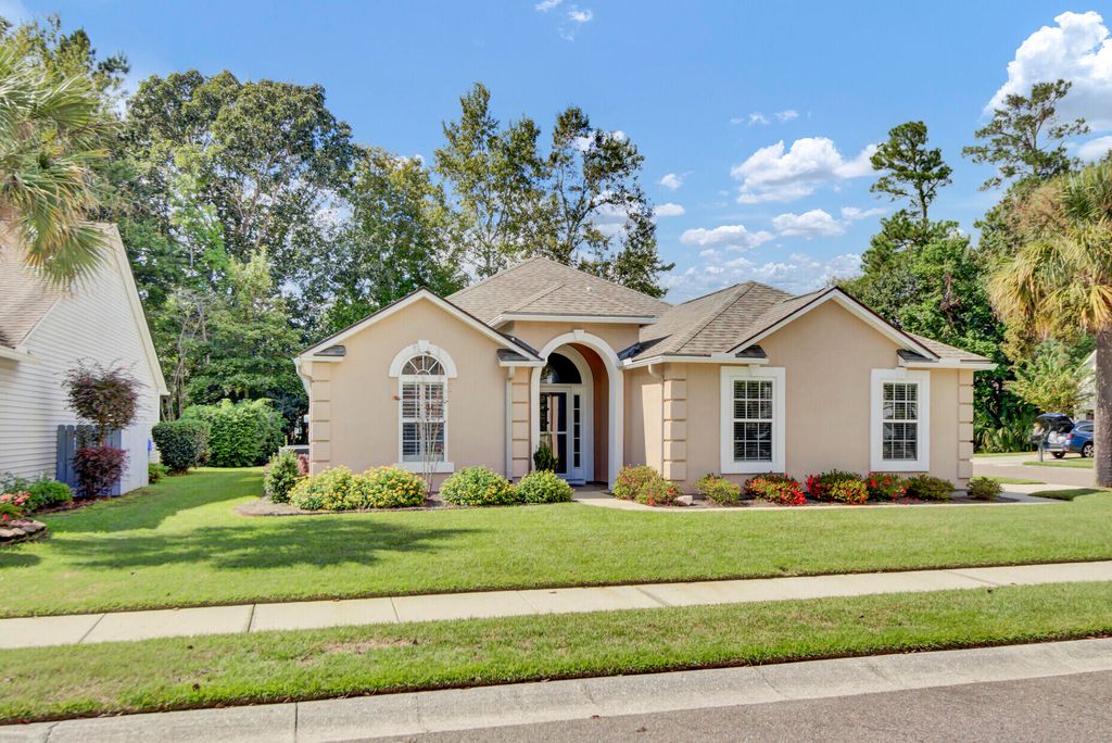 Photo of 1400 Wellesley Circle, Mount Pleasant, SC 29466 (MLS # 25028225)