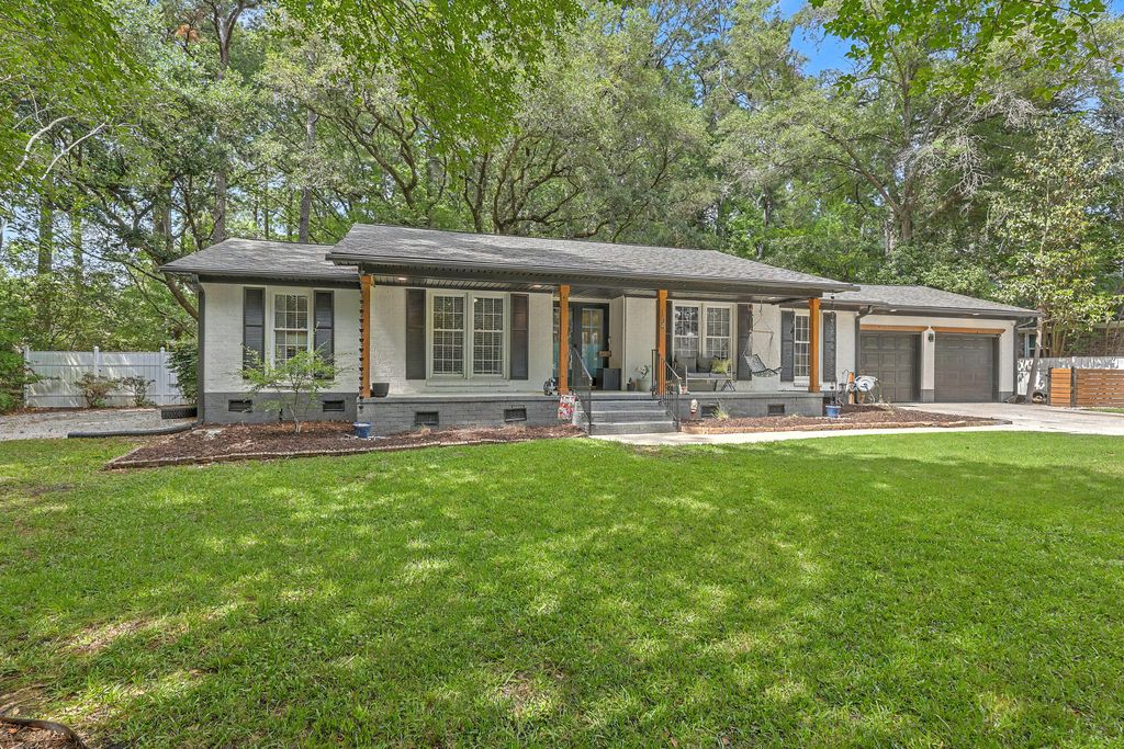 Photo of 105 Bob White Lane, Summerville, SC 29485 (MLS # 26012847)