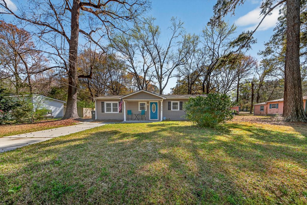 Photo of 908 King Richard Drive, Charleston, SC 29407 (MLS # 26006937)