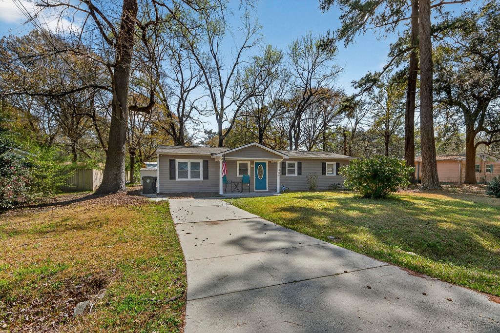 Photo of 908 King Richard Drive, Charleston, SC 29407 (MLS # 26006937)