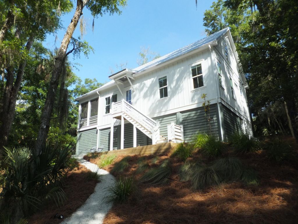 Photo of 575 Pelican Court, Edisto Island, SC 29438 (MLS # 26015616)