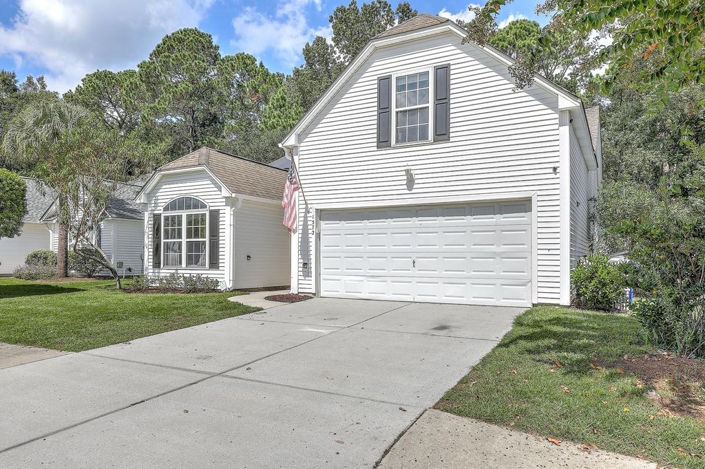 Photo of 1572 Wellesley Circle, Mount Pleasant, SC 29466 (MLS # 25026293)