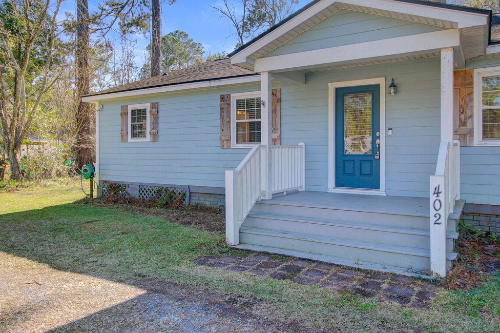 Photo of 402 Golf Road, Summerville, SC 29483 (MLS # 26001919)