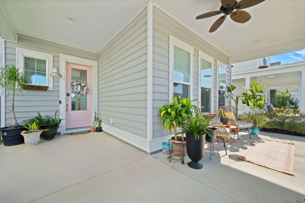 Photo of 135 Country Gate Ln Ln, Summerville, SC 29485 (MLS # 25031488)