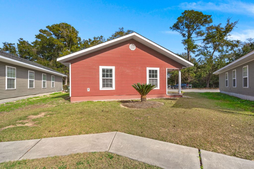 Photo of 8 Laurel Leaf Lane, Charleston, SC 29412 (MLS # 26001686)