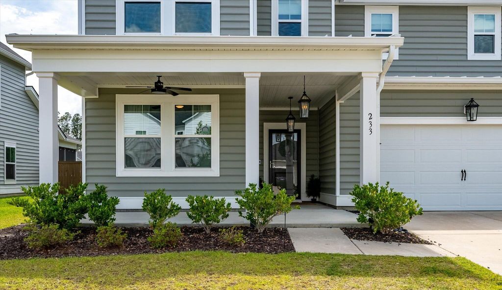 Photo of 233 Narrowleaf Avenue, Summerville, SC 29485 (MLS # 26014827)