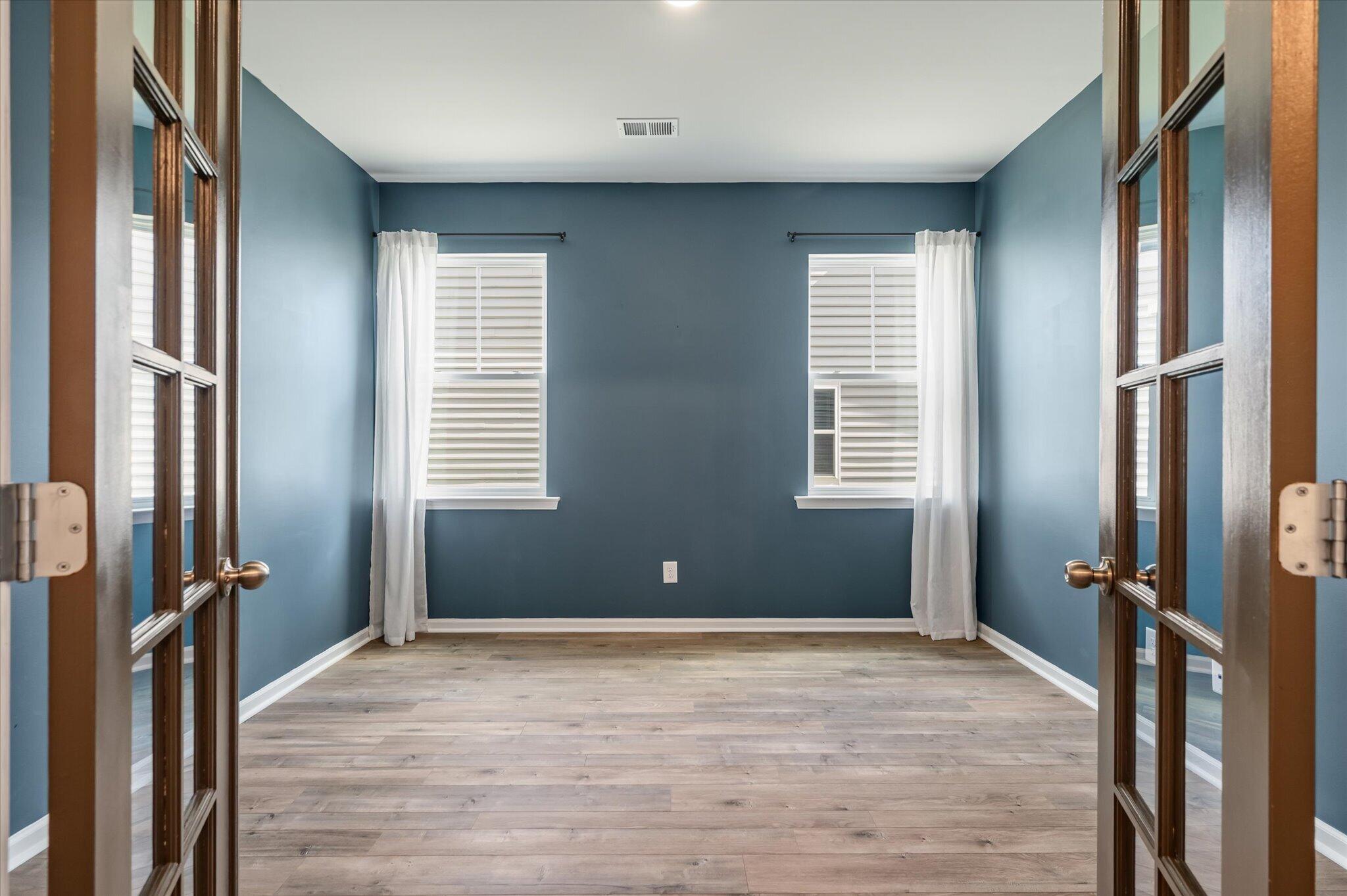 233 Narrowleaf Avenue
