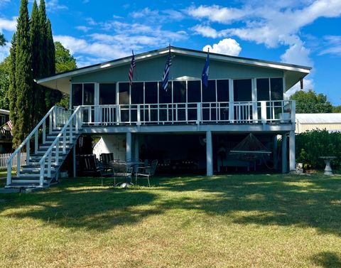 A home in Summerton