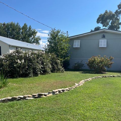 A home in Summerton