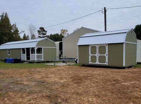 A home in Summerton