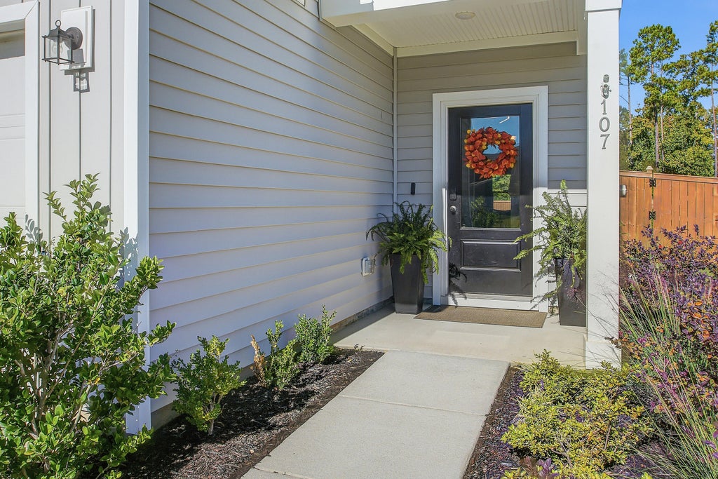 Photo of 107 Lucca Drive, Summerville, SC 29486 (MLS # 26027180)