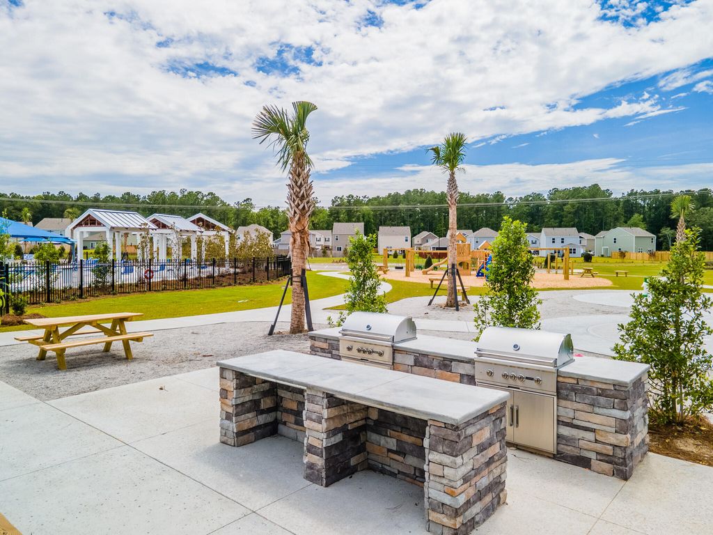 Photo of 330 Willow Run Drive, Summerville, SC 29486 (MLS # 25026894)