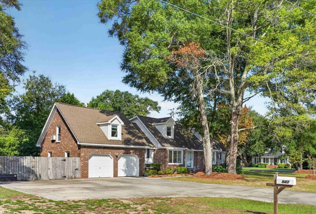 Photo of 947 Foxcroft Road, Charleston, SC 29412 (MLS # 26025030)