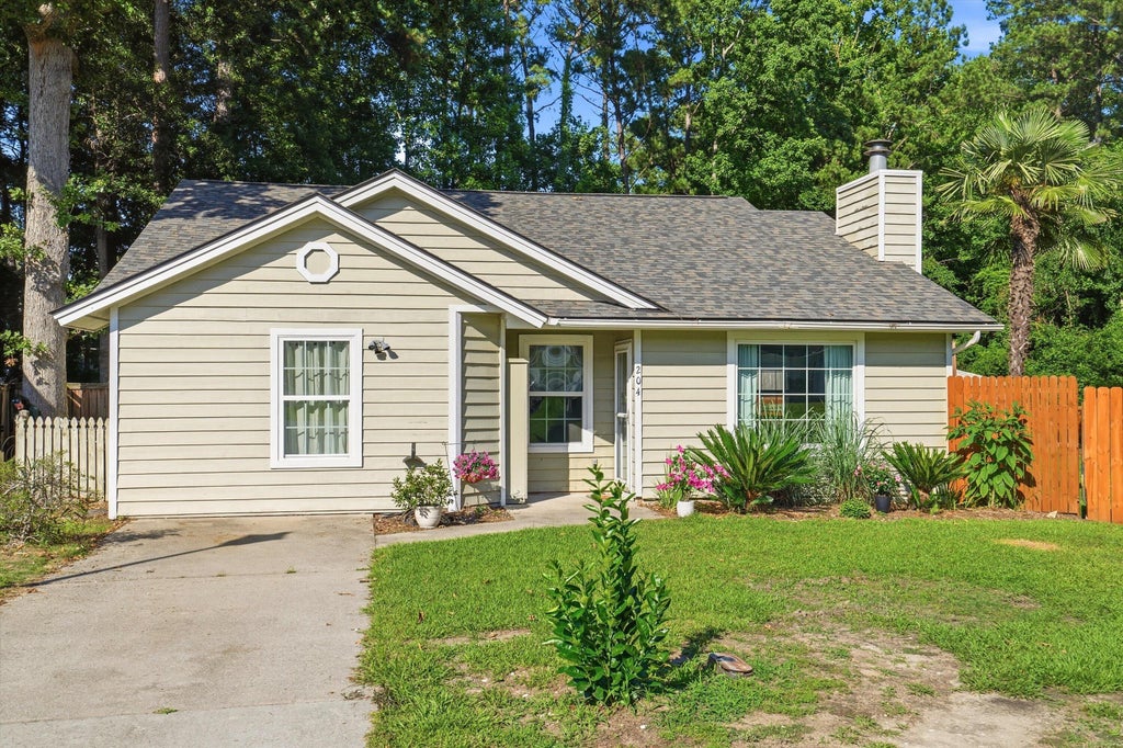 Photo of 204 Oxford Way, Summerville, SC 29486 (MLS # 26016326)