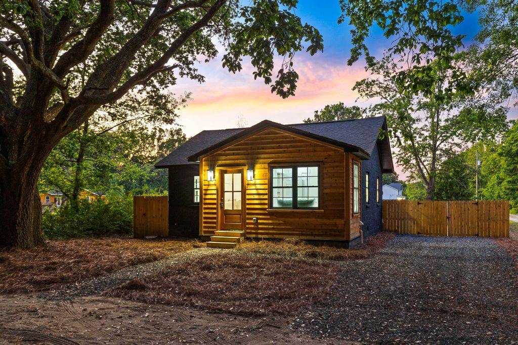 Photo of 1540 E Witter Street, Charleston, SC 29412 (MLS # 26010904)