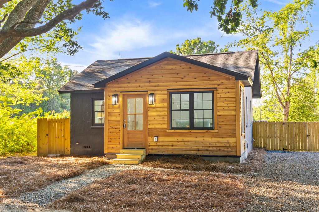 Photo of 1540 E Witter Street, Charleston, SC 29412 (MLS # 26010904)