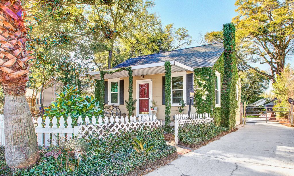 Photo of 225 Plymouth Avenue, Charleston, SC 29412 (MLS # 26005361)