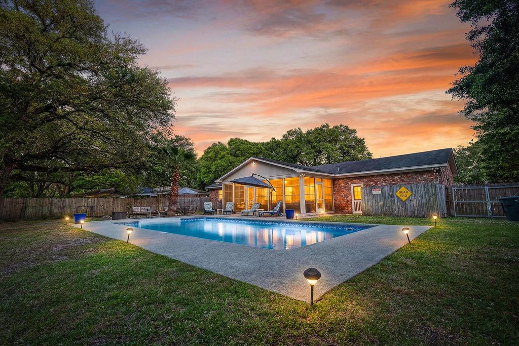 Photo of 1104 Belvedere Drive, Hanahan, SC 29410 (MLS # 26010682)