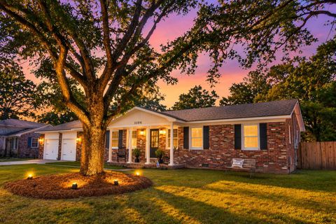 Photo of 1104 Belvedere Drive, Hanahan, SC 29410 (MLS # 26010682)