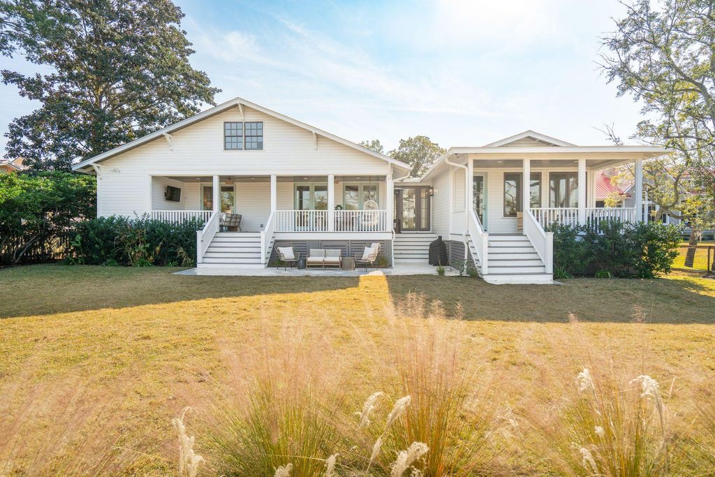 Photo of 212 Live Oak Drive, Mount Pleasant, SC 29464 (MLS # 26009579)