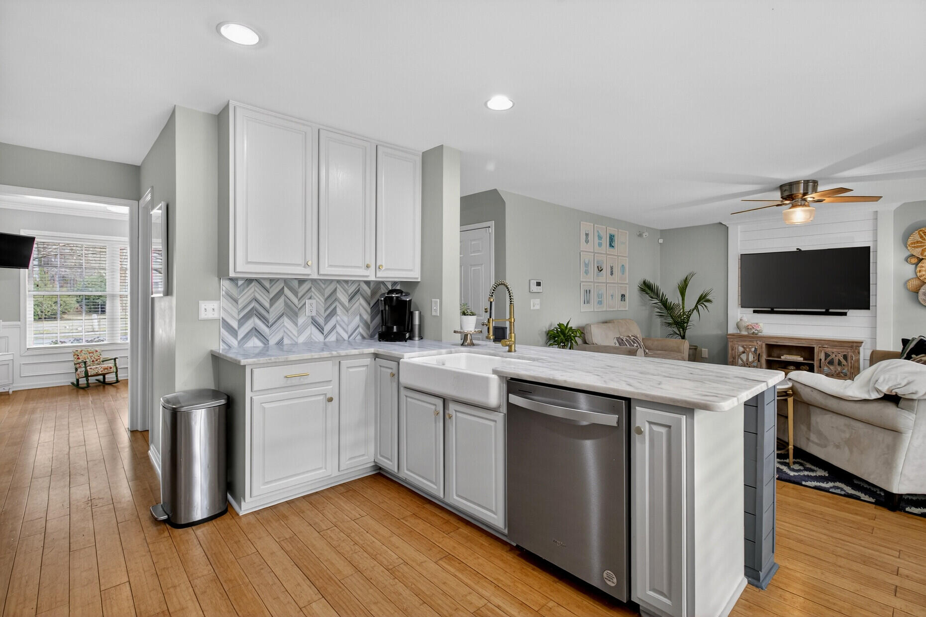 1425 Water Edge Drive