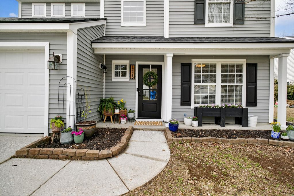 Photo of 1425 Water Edge Drive, Charleston, SC 29492 (MLS # 26005714)