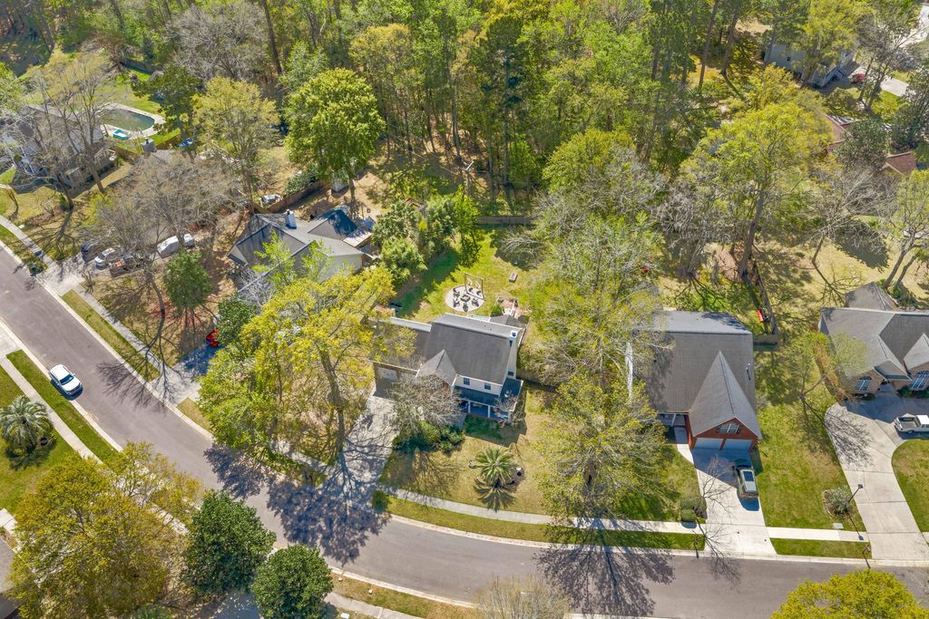 Photo of 800 Essex Drive, Summerville, SC 29485 (MLS # 26007988)