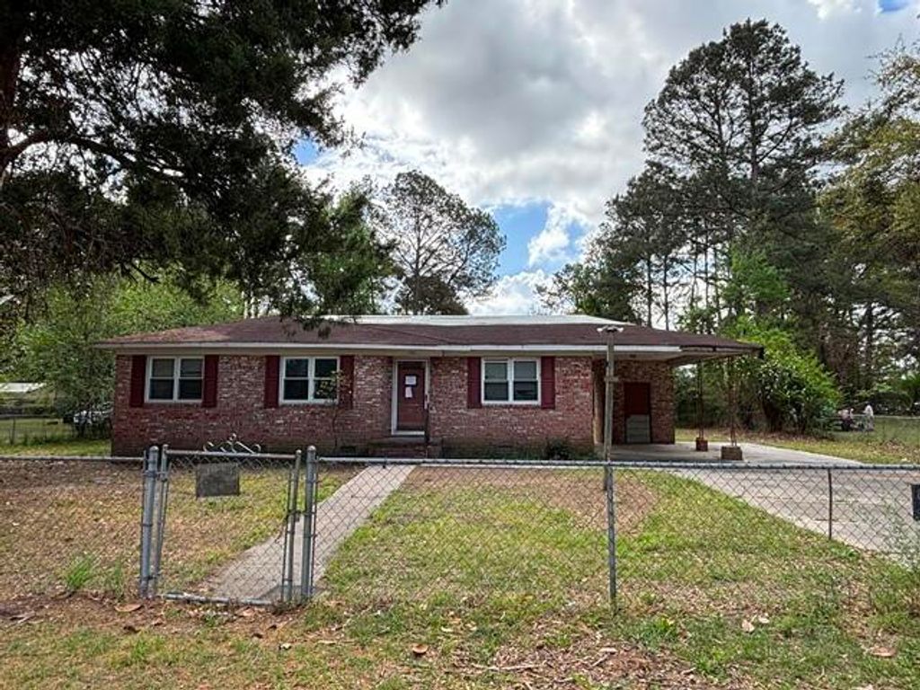 Photo of 132 Franklin Street, Walterboro, SC 29488 (MLS # 26010135)