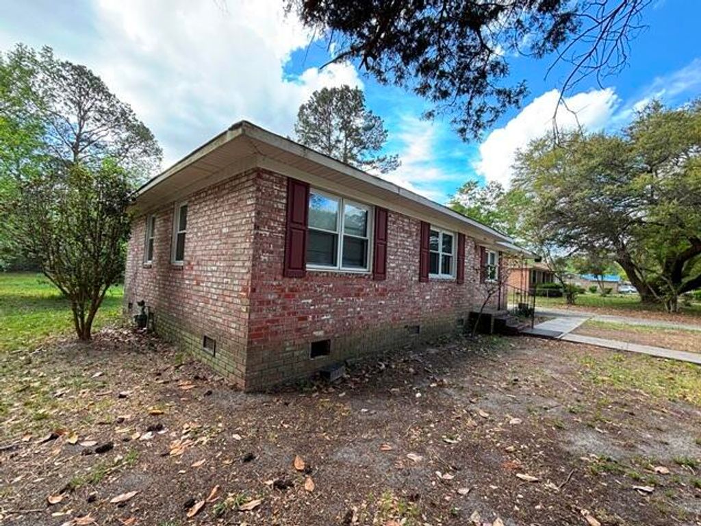Photo of 132 Franklin Street, Walterboro, SC 29488 (MLS # 26010135)