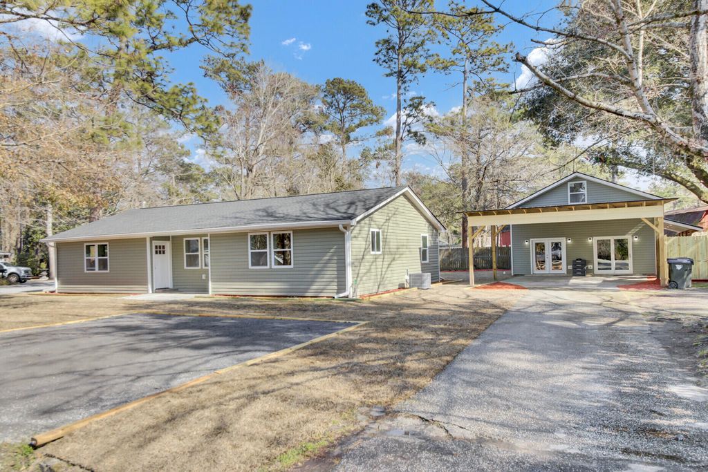 Photo of 117 Donna Drive, Summerville, SC 29483 (MLS # 26004158)